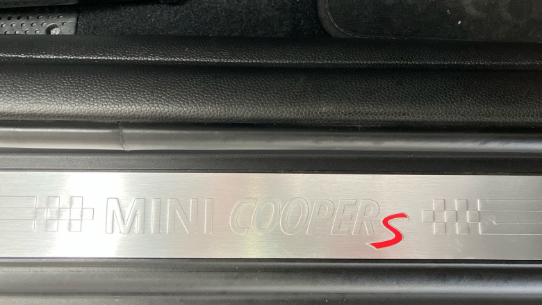 MINI Hatchback 2.0 Cooper S Exclusive II 5dr Auto [Comfort/Nav] Petrol Hatchback